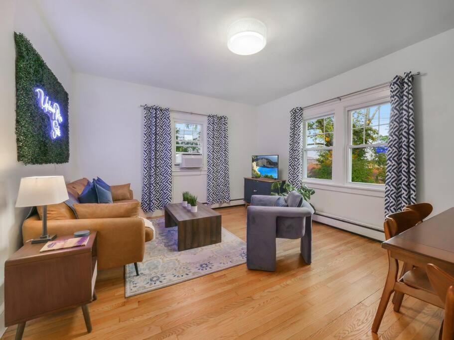 Midcentury Mod Suite, Hudson River/Mt Beacon Views Newburgh Bagian luar foto